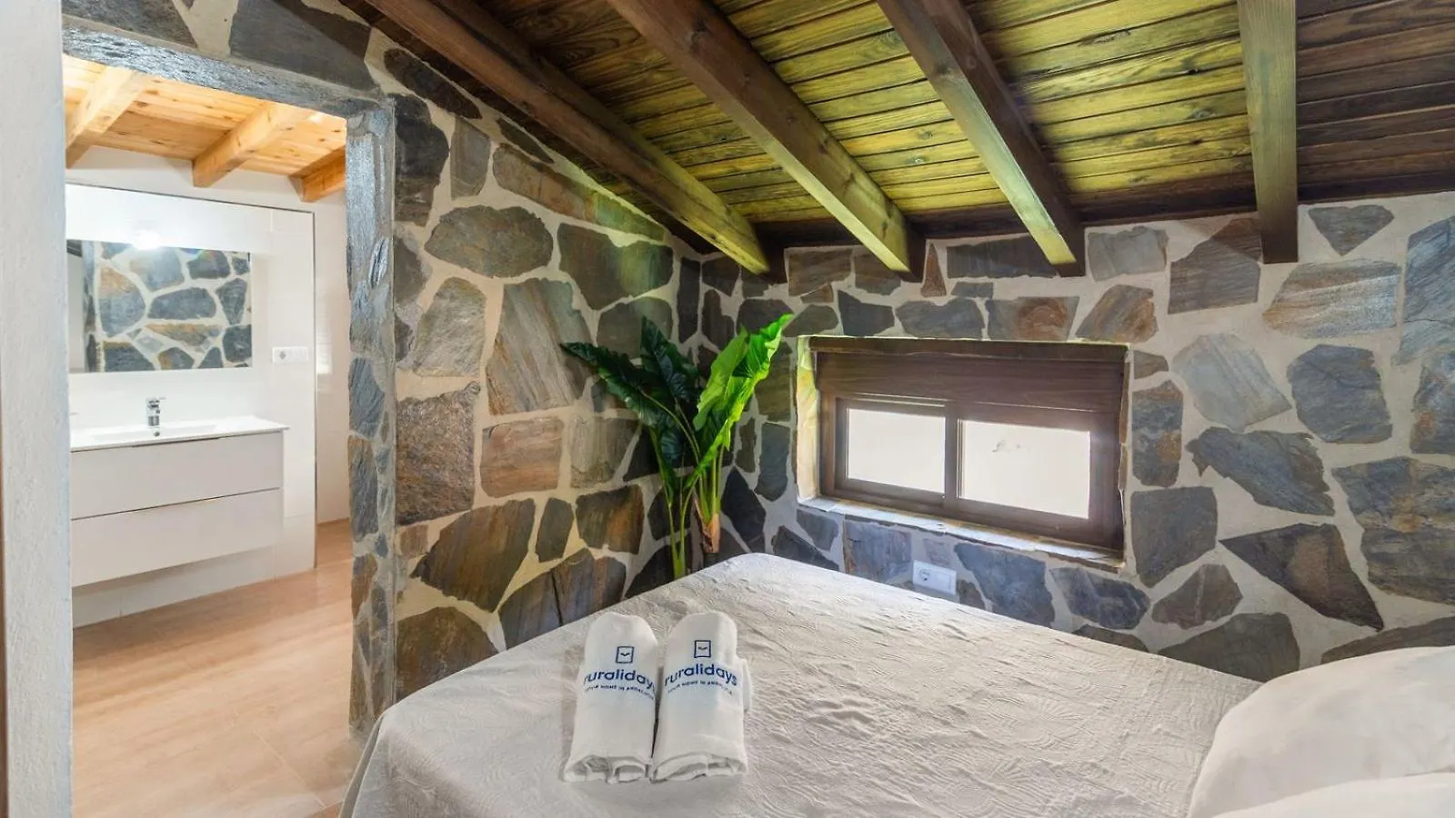 Casa Cabana de Piedra El Borge by Ruralidays Moclinejo Сasa de vacaciones